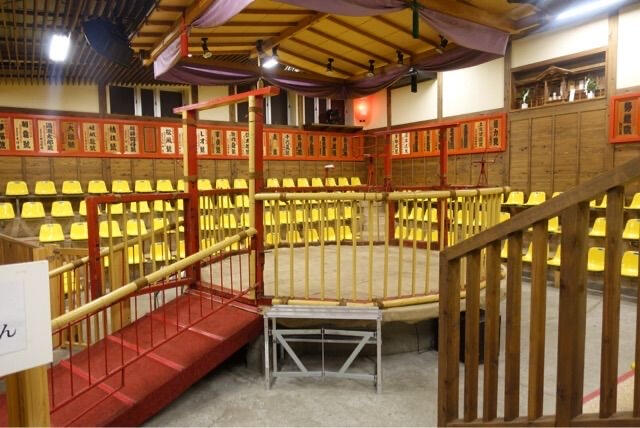 Tosa Inu Museum (とさいぬパーク) which featured everything Tosa Inu including a huge Dohyō-iri (土俵入り, ring entering ceremony) where they would bring in an adult Tosa with a Yokozuna Mawashi on. The building permanently closed on May 19 2017.